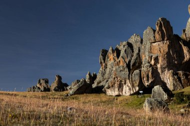 Arkeolojik kalıntıları olan taş ormanları, Hatun Machay olarak bilinir. Peru