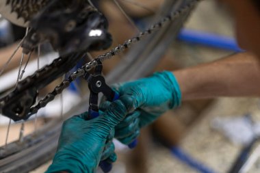 Bisiklet zinciri aracının kapanışı