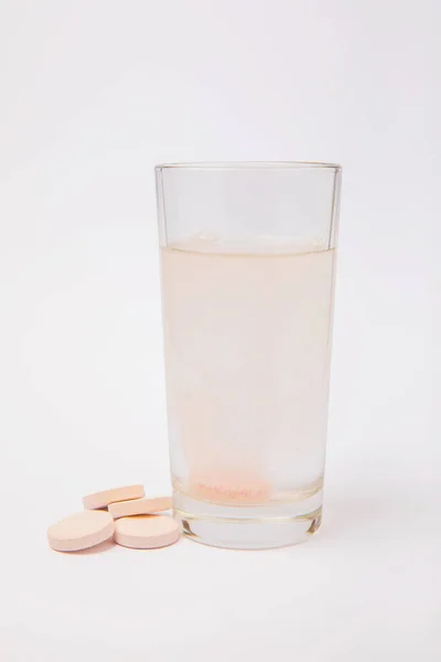 Compresse Effervescenti Vitamina Con Sapore Arancione Cadono Sciolgono Bicchiere Acqua — Foto Stock