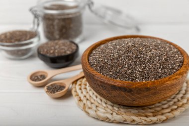 Chia tohumlu kase ve kaşık, yakından. Süper yiyecek. Sağlıklı yiyecekler. Diyet olsun. Düzgün beslenme kavramı. Antioksidan. Metin için yer, kopyalamak için yer.