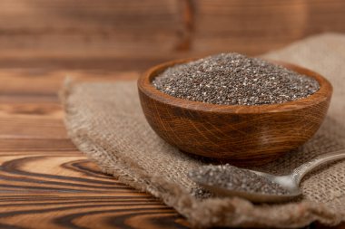 Chia tohumlu kase ve kaşık, yakından. Süper yiyecek. Sağlıklı yiyecekler. Diyet olsun. Düzgün beslenme kavramı. Antioksidan. Metin için yer, kopyalamak için yer.