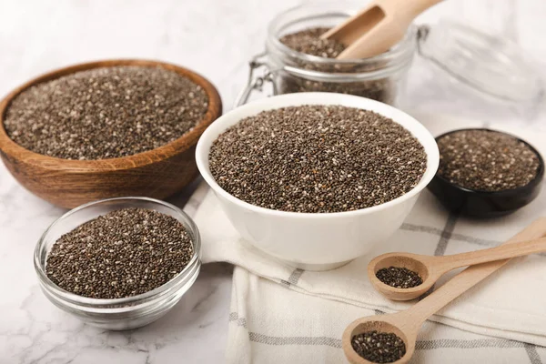 Chia tohumlu kase ve kaşık, yakından. Süper yiyecek. Sağlıklı yiyecekler. Diyet olsun. Düzgün beslenme kavramı. Antioksidan. Metin için yer, kopyalamak için yer.
