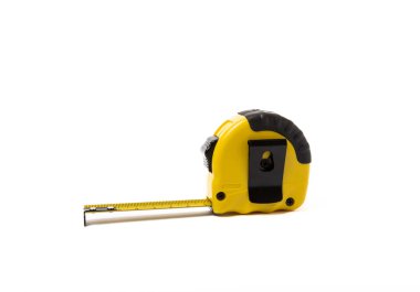 Sarı siyah mezura beyaz arka planda izole edilmiş. Teyp ölçüsü beyaz arkaplanda izole edildi. Yapı aracı.