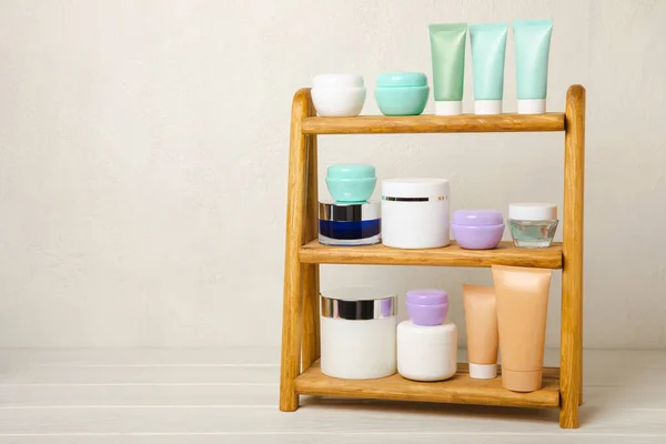 Care Cosmetics Face Body Hair Wooden Shelf Set Cosmetic Products — 스톡 사진