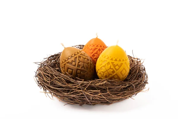 Tradiční Velikonoční Výzdoba Pálení Sójových Svíček Formě Pestrobarevných Vajec Hnízdě — Stock fotografie