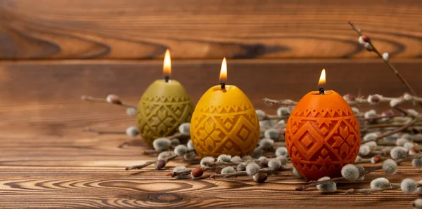 Tradiční Velikonoční Výzdoba Pálení Sójových Svíček Tvaru Barevných Vajíček Vrbových — Stock fotografie