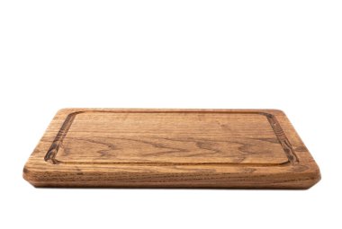 Kesme tahtası beyaz arkaplanda izole edilmiş. El yapımı tahta kesme tahtası. Beyaz arka planda ahşap tahta. - Model. Tasarım.