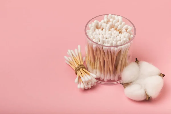 stock image Eco-friendly cotton swab, bamboo cotton buds on a pink background. Waste-free cosmetics without plastic. Eco goods. hygiene. Place for text. Place to copy.