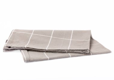 Mutfak havlusu, beyaz arka planda kareli peçete. Piknik havlusu. Ev yapımı tekstil. Katlanmış giysi. Yemek tasarım elementi. Kare peçete.