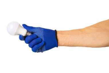 Elektrikçi. Beyaz arka planda izole edilmiş aletleri olan bir elektrikçi eli. Elektrikçi aleti. İş gücü. Elde LED lamba.