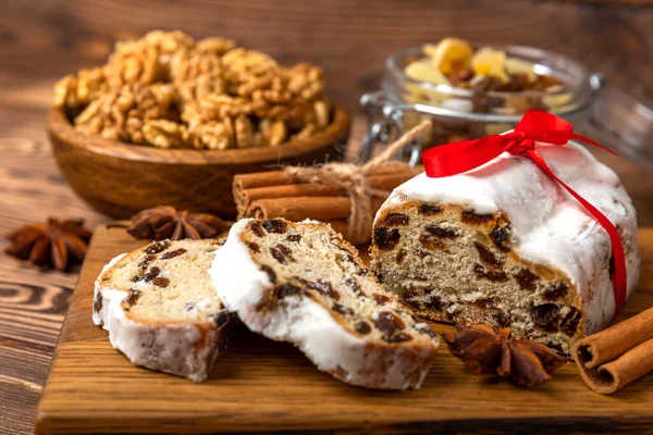 Christmas Stollen Texture Table Traditional German Christmas Dessert Cut Pieces — Stock Photo, Image