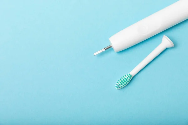 Cepillo Dientes Eléctrico Sonic Sobre Fondo Azul Higiene Oral Cuidado — Foto de Stock