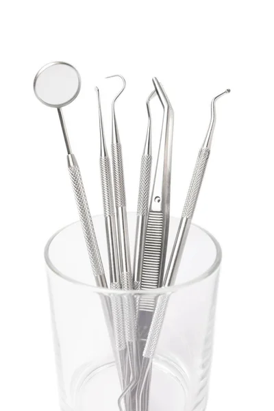 Instruments Dentaires Dans Verre Isolé Sur Fond Blanc Outils Professionnels — Photo