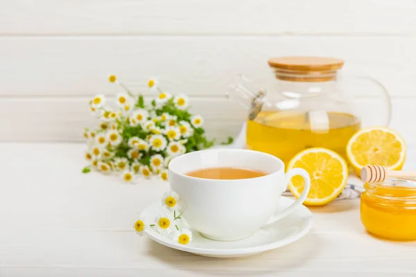 Χαμομήλι Λευκό Κύπελλο Καφέ Υφή Φόντο Φυσική Ώρα Χαμομήλι Τσάι — Φωτογραφία Αρχείου