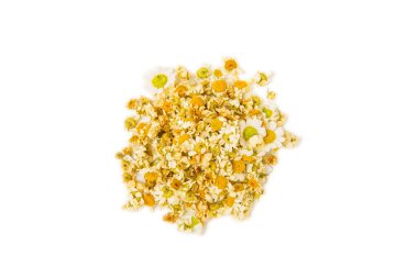 Kurutulmuş papatya çayı beyaz arka planda izole edilmiş. Papatya çayı. Papatya çayı..