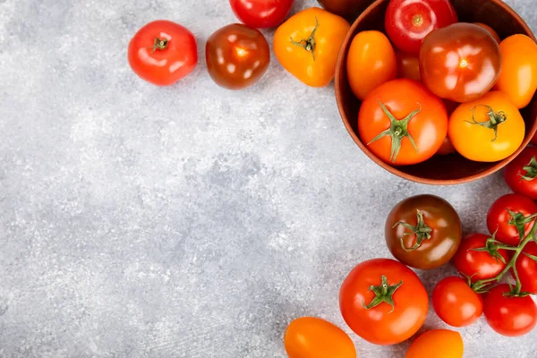 Tomates Sobre Fondo Textura Mármol Tomates Cherry Tomates Amarillos Rosados — Foto de Stock