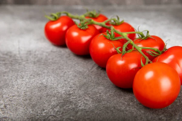 Tomater Marmor Konsistens Bakgrund Körsbärstomater Köksbordet Ekologiska Grönsaker Skörde Vegansk — Stockfoto