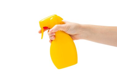 Beyaz arka planda izole edilmiş ellerde güneş kremi. SPF kremi ve deniz kabukları, plaj şemsiyesi. Güneş koruması. Ultraviyole koruma. Yaz. Dinlenme ve tatil kavramı. Yaz havası. Tasarım. ÇEVİRİ