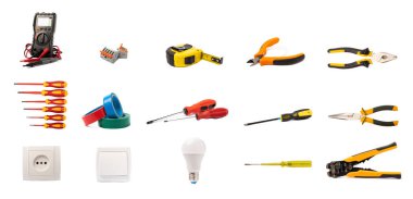 Beyaz arka planda izole edilmiş elektrikli araç seti. Pankart tasarımı. Elektrik teçhizatı, multimetre, testçi, tornavida, kesici, koli bandı, lamba, mezura ve kablo. Tasarım.