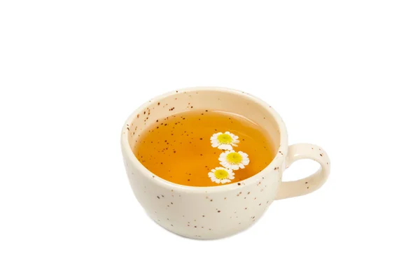 Вкусный Тоник Успокаивающий Расслабляющий Ромашковый Чай Ромашковыми Цветами Выделенными Белом — стоковое фото