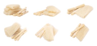 Funchoza. Kurutulmuş çiğ pirinç eriştesi ve beyaz zemin üzerinde izole edilmiş pirinç unlu erişte. Diyet yemek. Sağlıklı yiyecekler. Tasarım