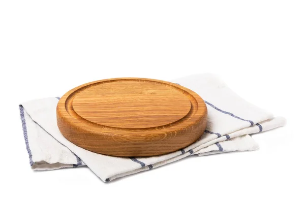 白い背景に隔離された木製の切断板 木製のキッチンボードとキッチンタオル ピザボード デザイン Mockup キッチンウェア — ストック写真