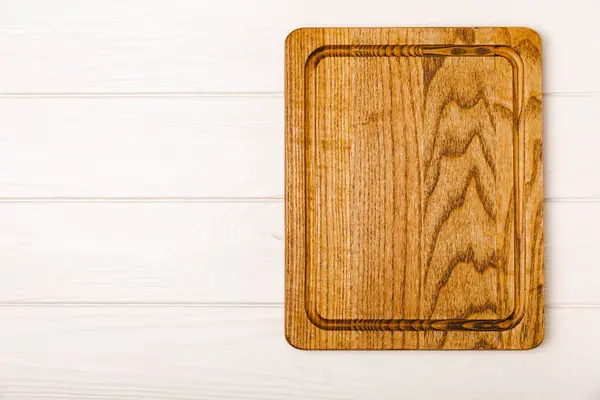 Dřevěné Řezací Prkno Tvarovaném Kuchyňském Stole Dřevěná Kuchyňská Deska Kuchyňský — Stock fotografie