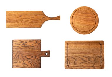 Tahta kesme tahtası beyaz arka planda izole edilmiş. Kolaj tahtası seti. Ahşap mutfak tahtası. İmza. MOCKUP Mutfak eşyaları..