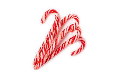 Beyaz arka planda izole edilmiş şeker kamışı. Noel tatlıları. Noel şekeri. Yeni yıl. Noel ağacı için geleneksel tatlı bir hediye. Tatil kavramı.