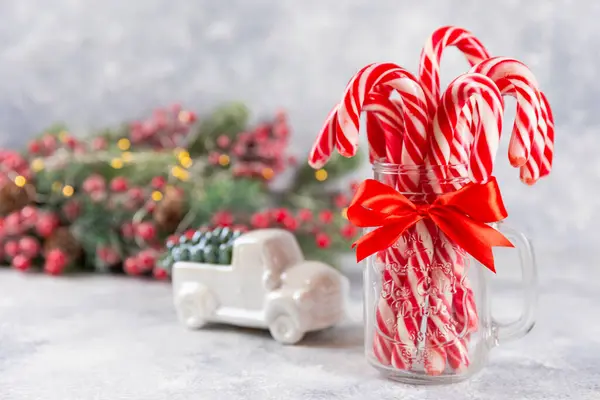 Dulce Navidad Candy Cane Composición Navidad Con Regalos Decoraciones Árboles — Foto de Stock