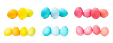 Paskalya yumurtaları beyaz arka planda izole edilmiş. El yapımı renkli Paskalya yumurtaları. Paskalya kutlaması kavramı.