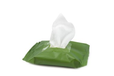 Beyaz arka planda izole edilmiş ıslak mendil paketi. Açık bir el ve vücut mendili paketi. Modelleme. Temiz bir paket ıslak mendil. Mesaj için yer. Tasarım