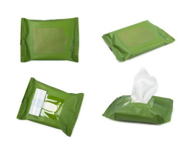 Beyaz arka planda izole edilmiş ıslak mendil paketi. Açık bir el ve vücut mendili paketi. Modelleme. Temiz bir paket ıslak mendil. Mesaj için yer. Tasarım