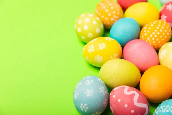 Parlak Bir Arka Planda Paskalya Yumurtaları Paskalya Kutlaması Yapımı Renkli — Stok fotoğraf