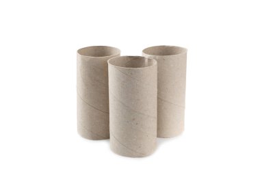 Boş tuvalet kağıdı rulosu. Tuvalet için boş tuvalet kağıdı ruloları, beyaz arka planda izole edilmiş. Tuvalet kağıdı tüpü..