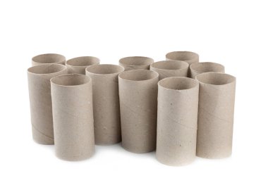 Boş tuvalet kağıdı rulosu. Tuvalet için boş tuvalet kağıdı ruloları, beyaz arka planda izole edilmiş. Tuvalet kağıdı tüpü..