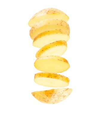 Genç patatesler Beyaz arka planda izole edilmiş çiğ patates. Patates soy. Toplama. organik, taze kazılmış patatesler. Tarım geçmişi. Vejetaryen. Sebzeler. Patates dilimleri..