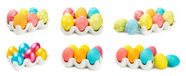 Paskalya yumurtaları beyaz arka planda izole edilmiş. El yapımı renkli Paskalya yumurtaları. Paskalya kutlaması kavramı.