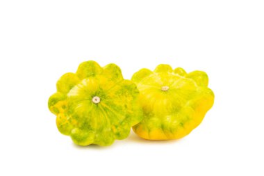 Beyaz arka planda Pattypan kabağı izole edilmiş. Kabak. Arka planda taze organik pattypan kabakları. Vejetaryen. Çiftçi Pazarı. Patisson..