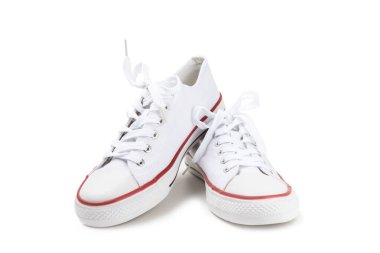 Beyaz spor ayakkabılar, beyaz arka planda izole edilmiş spor ayakkabılar. Tek cinsiyetli spor ayakkabıları. Üst Manzara. Mesaj için yer var. Uzayı kopyala. Güzel spor ayakkabılar. Moda ayakkabılar