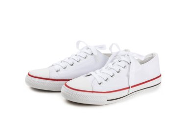 Beyaz spor ayakkabılar, beyaz arka planda izole edilmiş spor ayakkabılar. Tek cinsiyetli spor ayakkabıları. Üst Manzara. Mesaj için yer var. Uzayı kopyala. Güzel spor ayakkabılar. Moda ayakkabılar