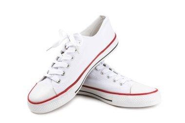 Beyaz spor ayakkabılar, beyaz arka planda izole edilmiş spor ayakkabılar. Tek cinsiyetli spor ayakkabıları. Üst Manzara. Mesaj için yer var. Uzayı kopyala. Güzel spor ayakkabılar. Moda ayakkabılar