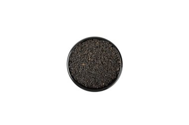 Beyaz arka planda izole edilmiş fesleğen tohumları. Yakın plan. Süper yemek. Ocimum bazilika. Organik fesleğen tohumları.