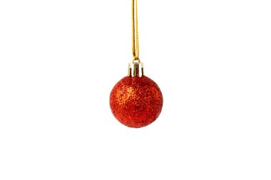 Beyaz arka planda izole edilmiş Noel ağacı topu. Noel oyuncağı ve dekor. Dekoratif Noel baloları. Yeni yıl kutlaması. Tatil kavramı.