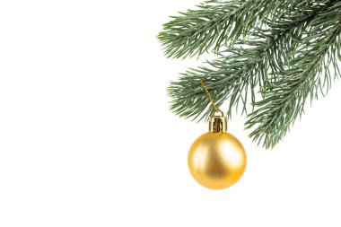 Beyaz arka planda izole edilmiş Noel ağacı topu. Noel oyuncağı ve dekor. Dekoratif Noel baloları. Yeni yıl kutlaması. Tatil kavramı.