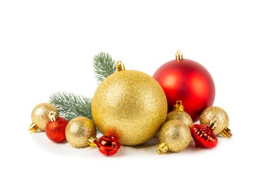 Beyaz arka planda izole edilmiş Noel ağacı topu. Noel oyuncağı ve dekor. Dekoratif Noel baloları. Yeni yıl kutlaması. Tatil kavramı.