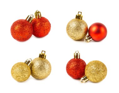 Beyaz arka planda izole edilmiş Noel ağacı topu. Noel oyuncağı ve dekor. Dekoratif Noel baloları. Yeni yıl kutlaması. Tatil kavramı.