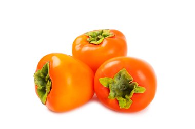 Hurma, beyaz arka planda izole edilmiş. Hurma meyvesi. Bir dilim olgun, sulu, tatlı hurma meyvesi. Vejetaryen. Meyve bahçesi. Yakın plan..