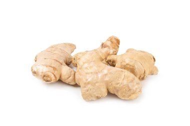 Beyaz arka planda taze zencefil ve limon izole edilmiş. Dilimlenmiş zencefil. Zencefil kökü. Geleneksel alternatif tıp, bağışıklık için çay. Yakın plan..