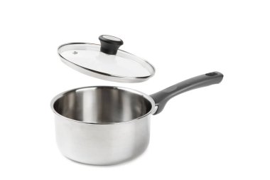 Paslanmaz çelik tencere beyaz arka planda izole edilmiş. Modern tencere. Mutfak aletleri. Pişirme tavası. Yemek pişirme konsepti. Model